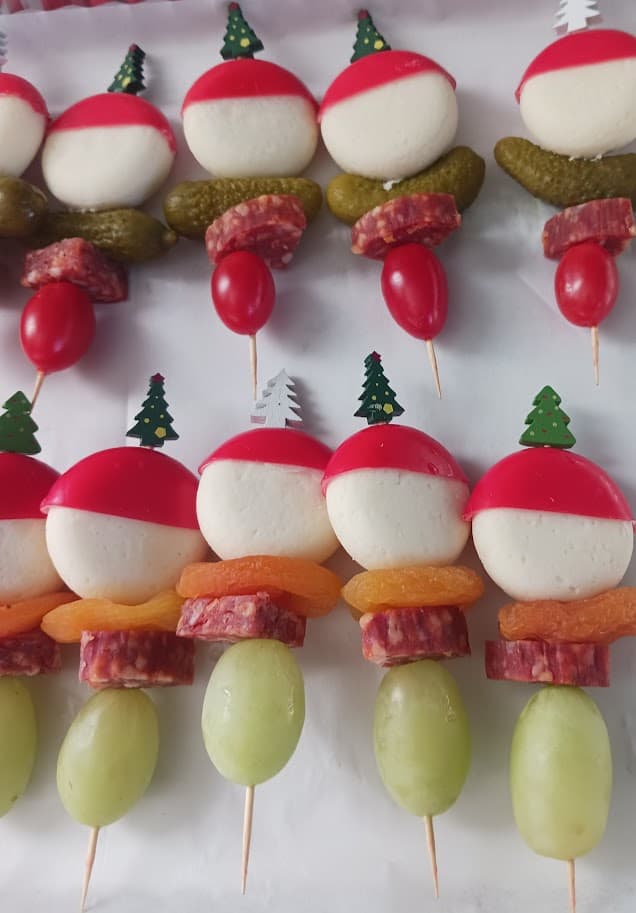 Snowmen fruit skewers